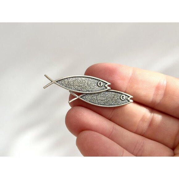Beau Sterling Silver Modernist Fish Duo Textured Mini Brooch Pin - Picture 8 of 10